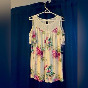 Torrid Open Shoulder Flower Flowy Shirt Size 0 with original  tag!